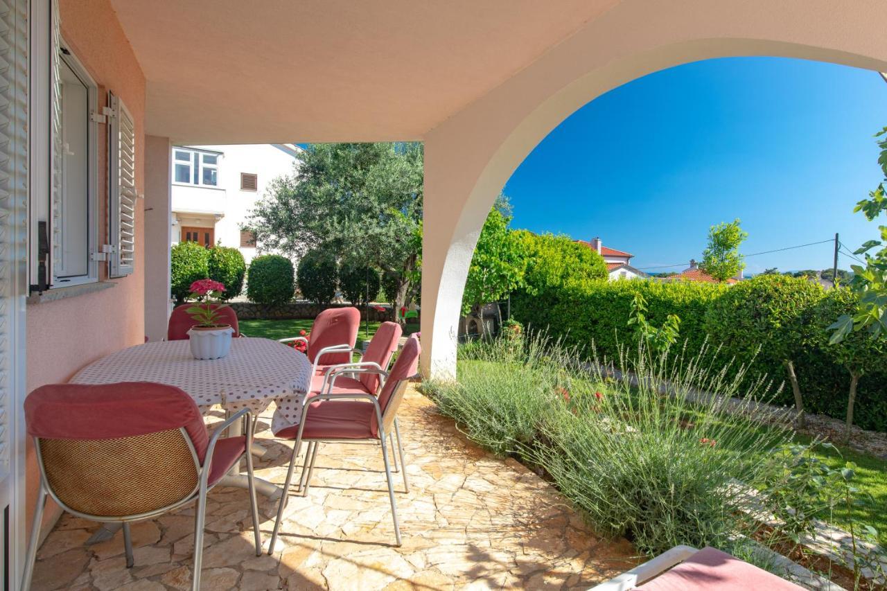 Apartment Lavanda With Beautiful Garden Krk Town Eksteriør billede