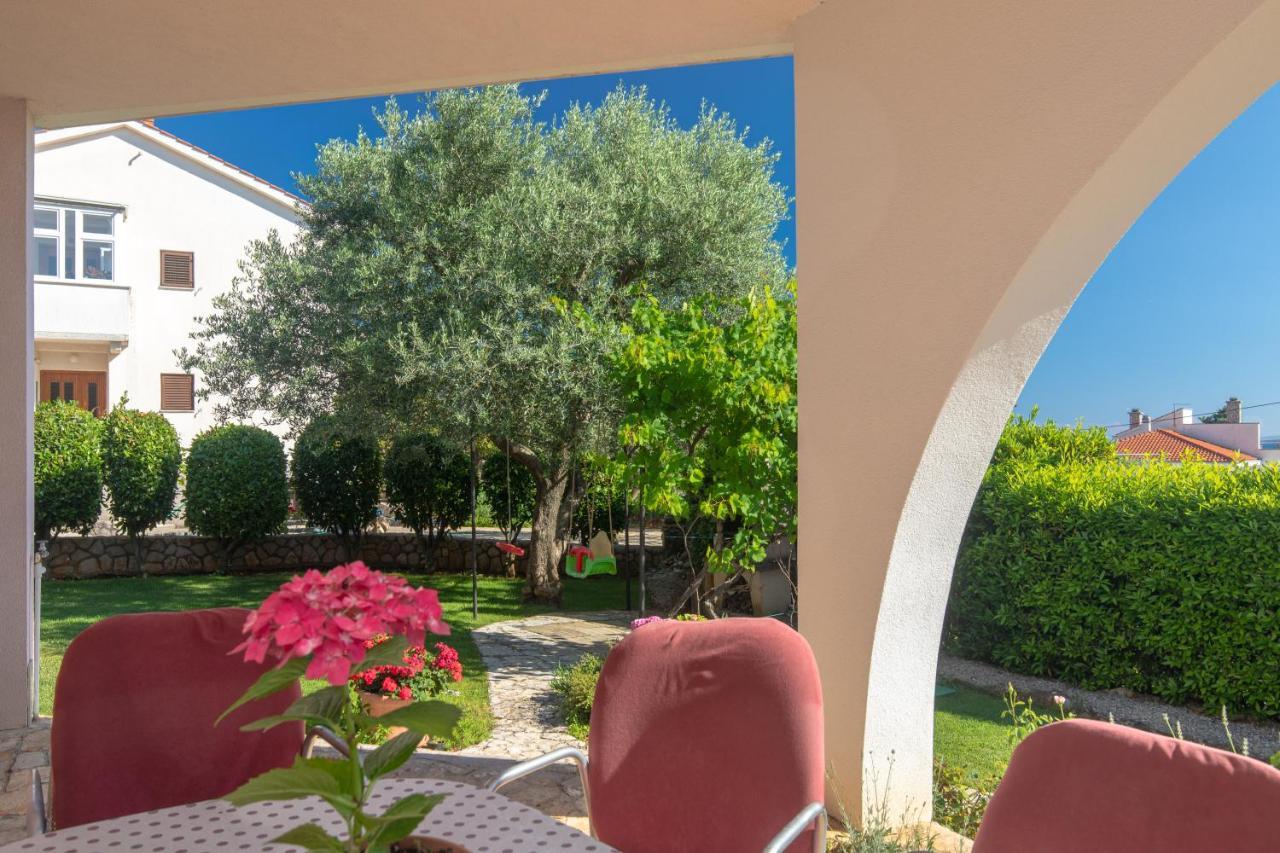 Apartment Lavanda With Beautiful Garden Krk Town Eksteriør billede